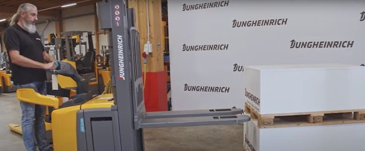 Initialhub – Zwei Paletten mit einer Fahrt