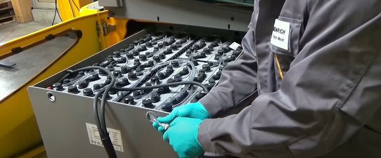 Batterie – korrekte Wasserfüllung