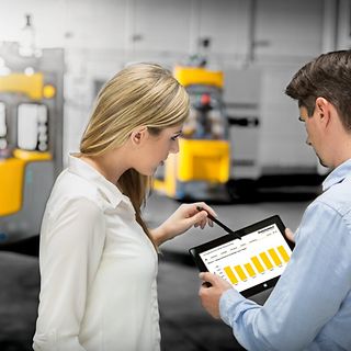 Personen mit Tablet, Lagerlayout-Software