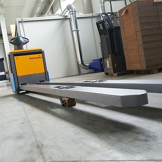 Vozík s prodlouženými vidlemi ve společnosti Mayer & Cie.