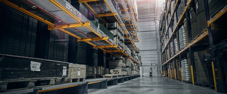 Cantilever racking_[MAM-41359]