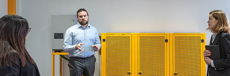 ES_PowerWall_Photo_Team