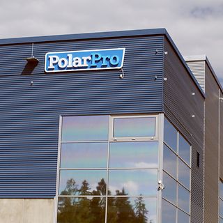 PolarPro Logistiikka Oy varasto ja logo