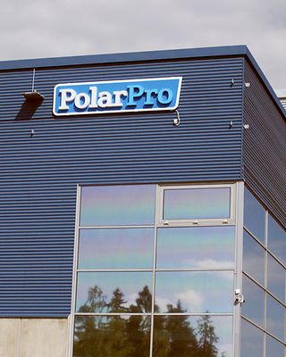 PolarPro Logistiikka Oy varasto ja logo