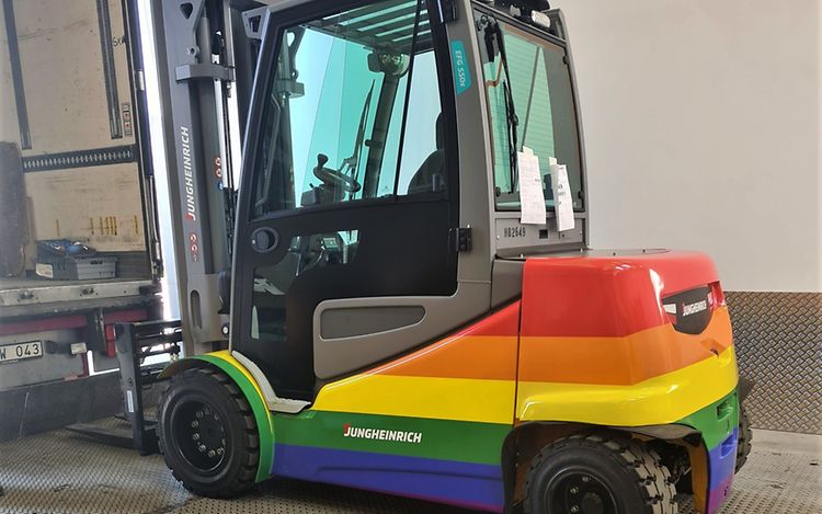 StockholmPride-motviktstruck-JungheinrichEFG-SoMes3