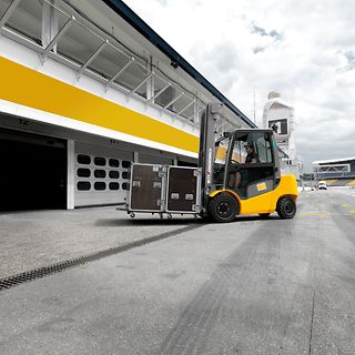 Bilde Blogg B22-24 | Hva er fordelene ved å leie trucker i stedet for å eie?