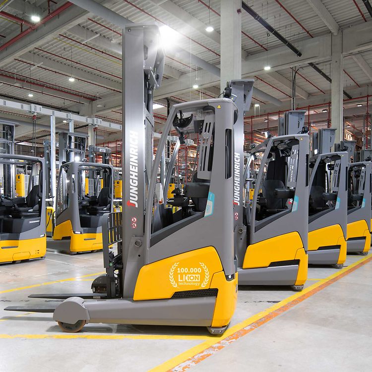 Jungheinrich delivers the 100,000th lithiumion forklift