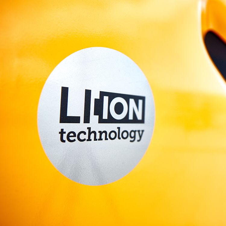 Litiumjon logotype på en truck från Jungheinrich.