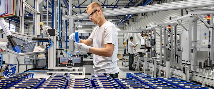 Life cycle of lithium-ion batteries Header