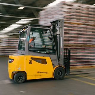 Vozíky Jungheinrich v Coca-Cole