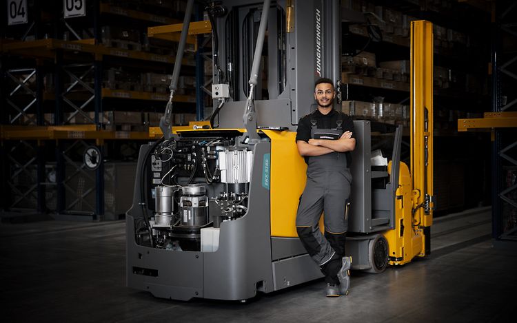 After Sales, New Work Clothes_[MAM-57484]