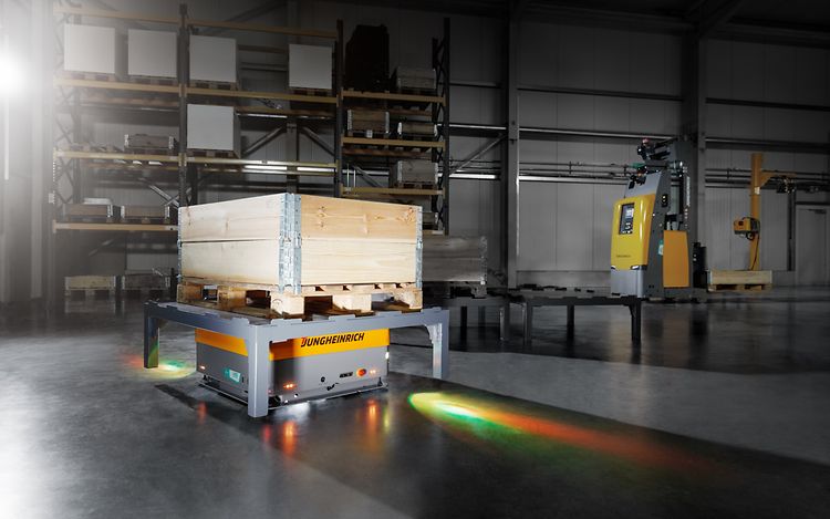 Autonomiczne roboty mobilne AMRs przy pracy – jungheinrich.pl