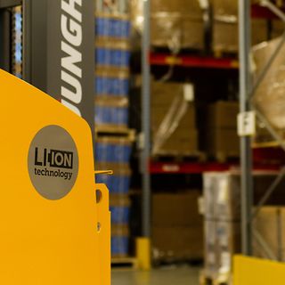 Jungheinrich truck med litiumjon logotype på Polarpros lager