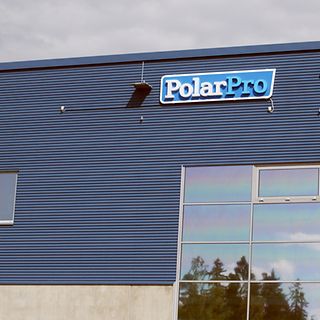 PolarPro Logistiikka Oy lagerbyggnad med logotype
