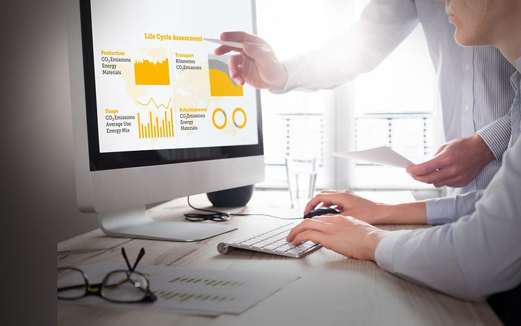 Team of consulting auditors auditing the financial report data of the company on computer screen with business charts_[MAM-49861