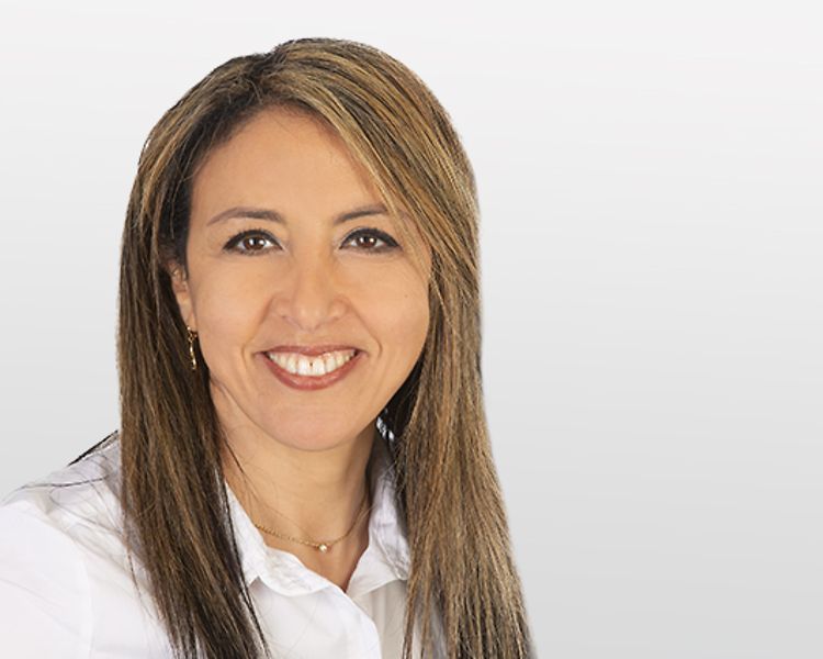 picture | Nabila Huegin