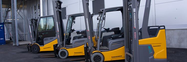 Trukit rivissä Woodspin