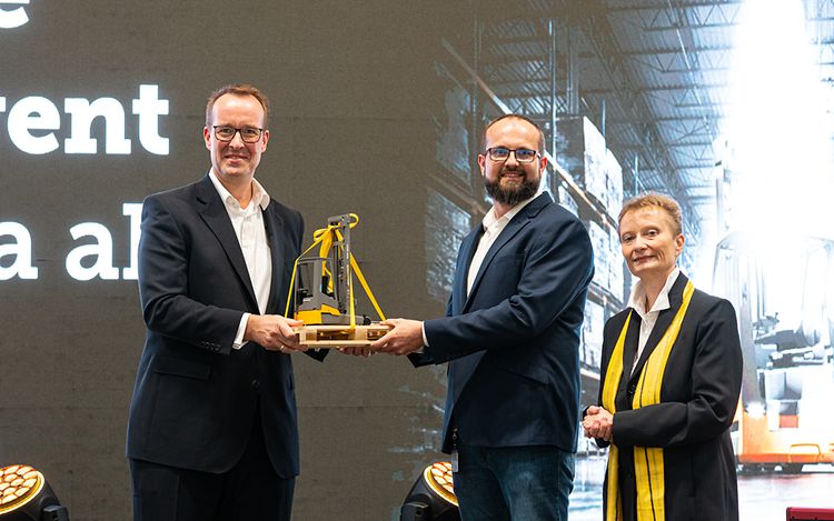 Foto otvorenie zavodu Chomutov