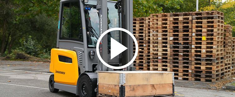 Review Logistics Inside: EFG 4-serie play button