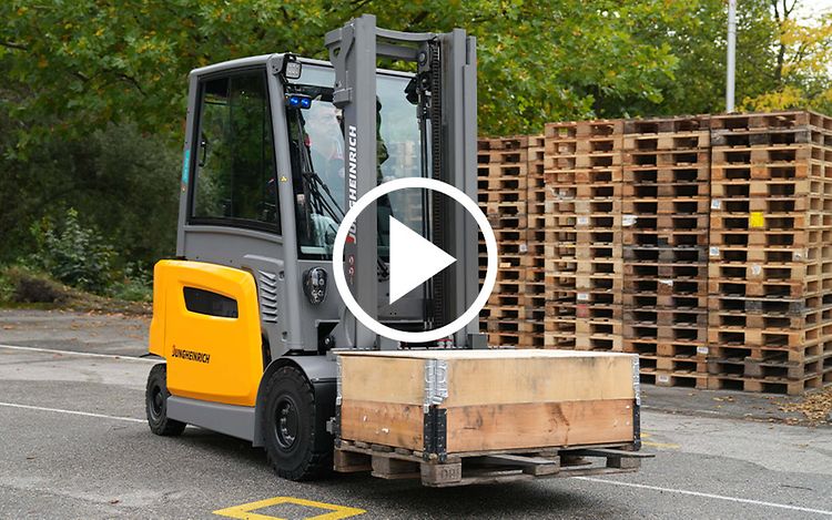 Review Logistics Inside: EFG 4-serie play button