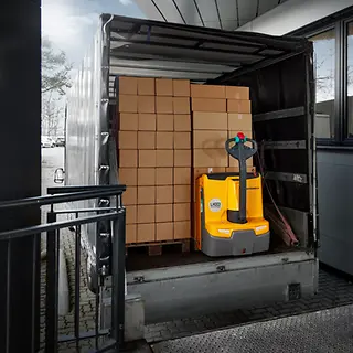 EJE1-1i_Operation_--_LKW-Beladung_[MAM-55597] (4).webp