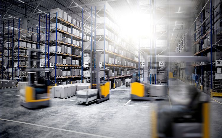 Stage Certificartes Policies Warehouse ETV motion blur_[MAM-42974]