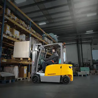 EFG-MC-330_Operation_--_warehouse.webp