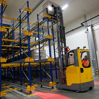 Pakkasmarja ja Jungheinrichin pakkastönäri