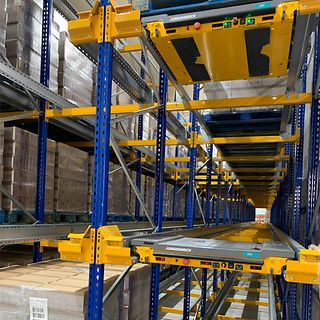 Jungheinrichin kompakti shuttle-järjestelmä