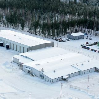 Pakkasmarjan tehdas talvella ulkoa | Jungheinrich