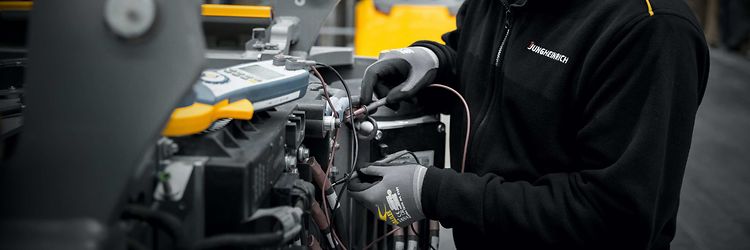 Jungheinrich Service Mitarbeiter im Einsatz