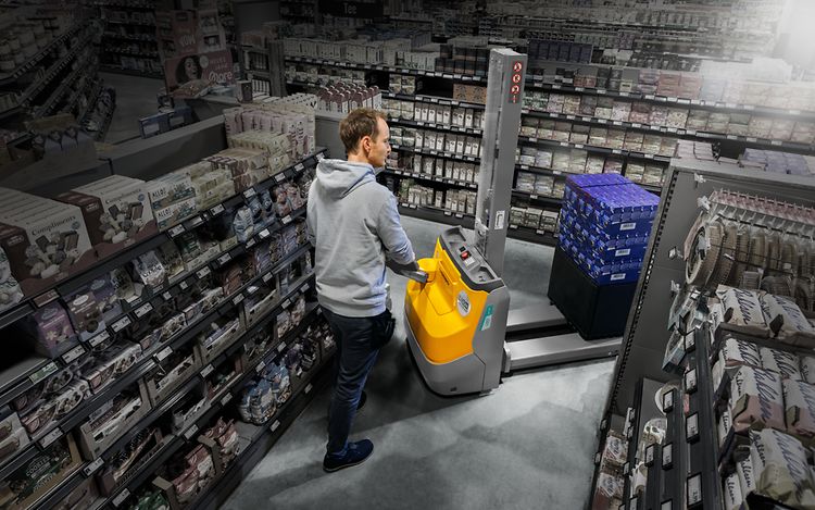 Jungheinrich EJC stabler i brug i detailhandlen