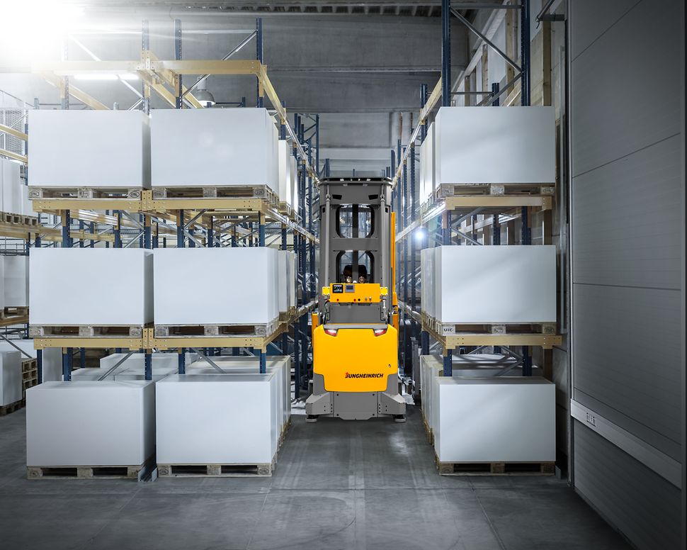 Mobile Robots - Automatisiertes Schmalganglager - Hero Picture