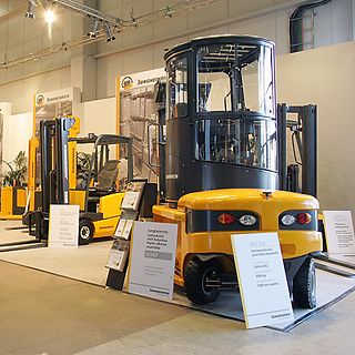 EFG D30 trukki pyörivällä ohjaamolla