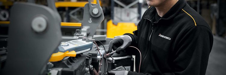 Jungheinrich Service Mitarbeiter im Einsatz