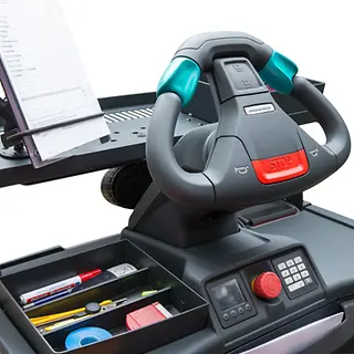 ECE-2-HP_Detail_--_Cockpit-ECE-225_[MAM-32885].webp