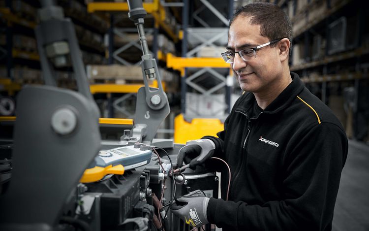 Jungheinrich servicetekniker i aktion