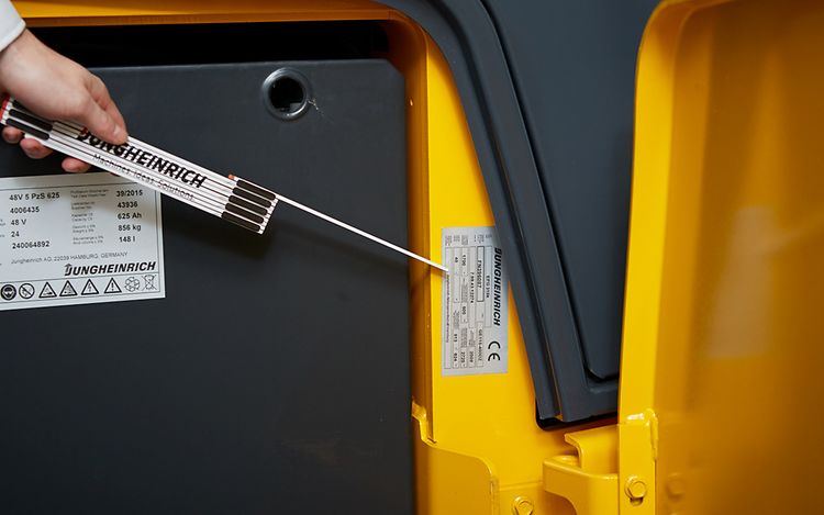 Teknisk informationsetikett för batteri i en elektriska ledstaplare från Jungheinrich
