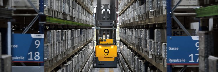 Mobile Robots - Automatisiertes Schmalganglager - Richtext Picture