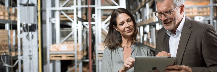 Beratung im Lager_[MAM-45229]