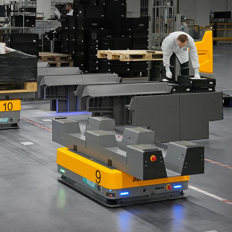 Mobilni robot Jungheinrich v avtomatiziranem skladišču