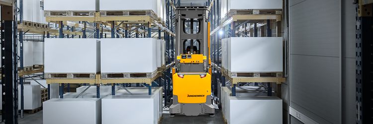 Mobile Robots - Automatisiertes Schmalganglager - Hero Picture