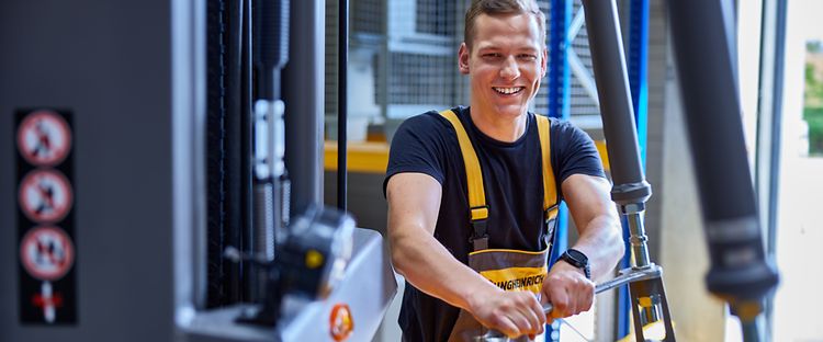 Apprentice, Trainee, Training_[MAM-59299]