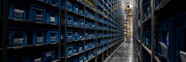 Sistem warehouseNAVIGATION usmerja viličar do pravilne regalne lokacije