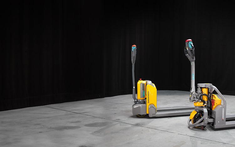 Transpaleteiras elétricas AME 13 e AME 15