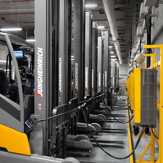 Opladning af lithium-ion Jungheinrich trucks hos Normal
