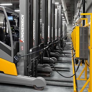 Asiakastarina Normal kauppaketju ja Jungheinrich