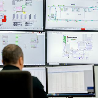 Article satellite - Démonstration de ROI : L'impact financier des AGVs sur les opérations logistiques
