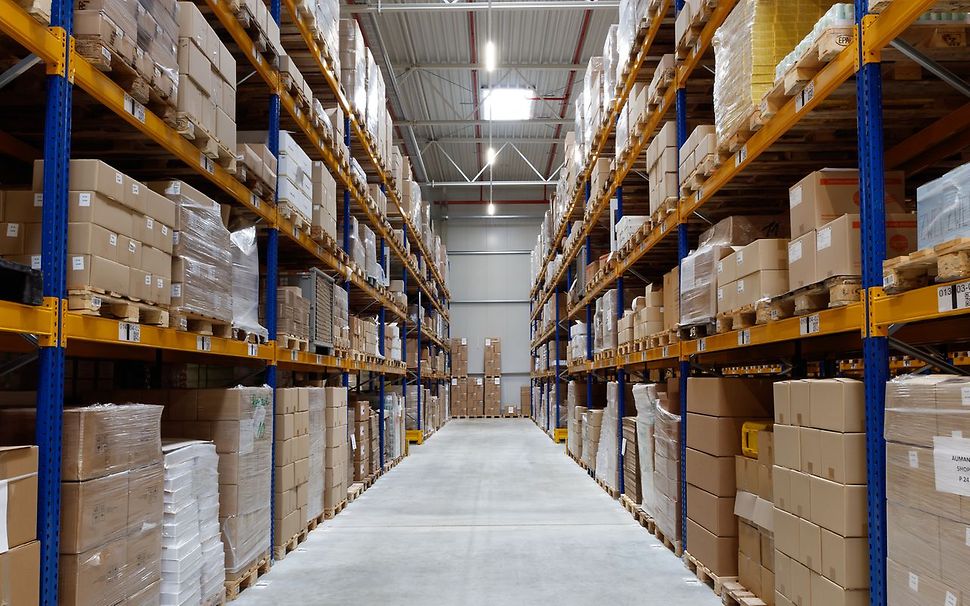 En lagergang med Jungheinrich reolsystem.