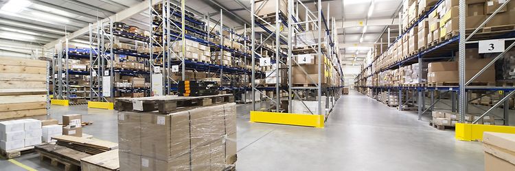  Lagerhal med flere gange med Jungheinrich reolsystem.